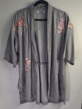 Billy T  Embroidered Gray Floral Kimono Jacket 100% Lyocell  Size Small